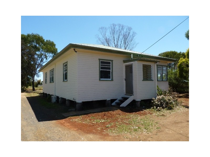 62 Beale Street, Oakey QLD 4401