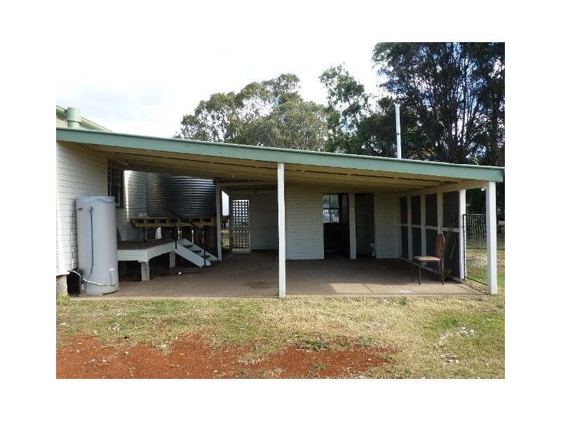 62 Beale Street, Oakey QLD 4401