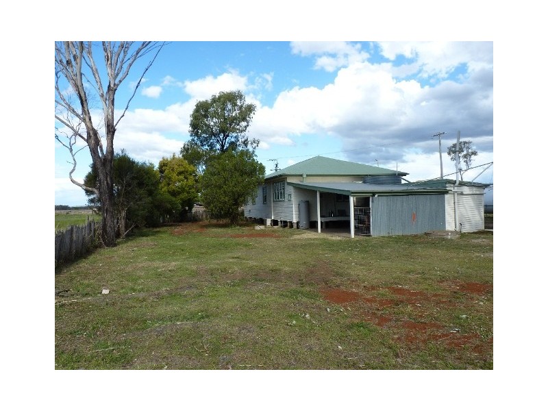 62 Beale Street, Oakey QLD 4401