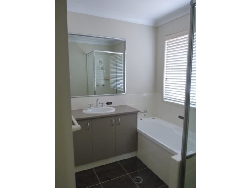 23 Berghofer Drive, Oakey QLD 4401