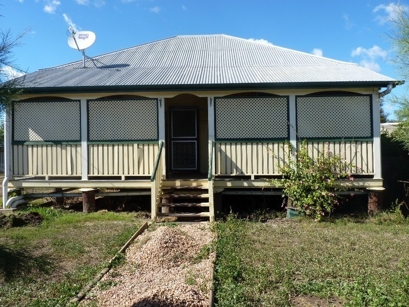 10 Station Street, Jondaryan QLD 4403