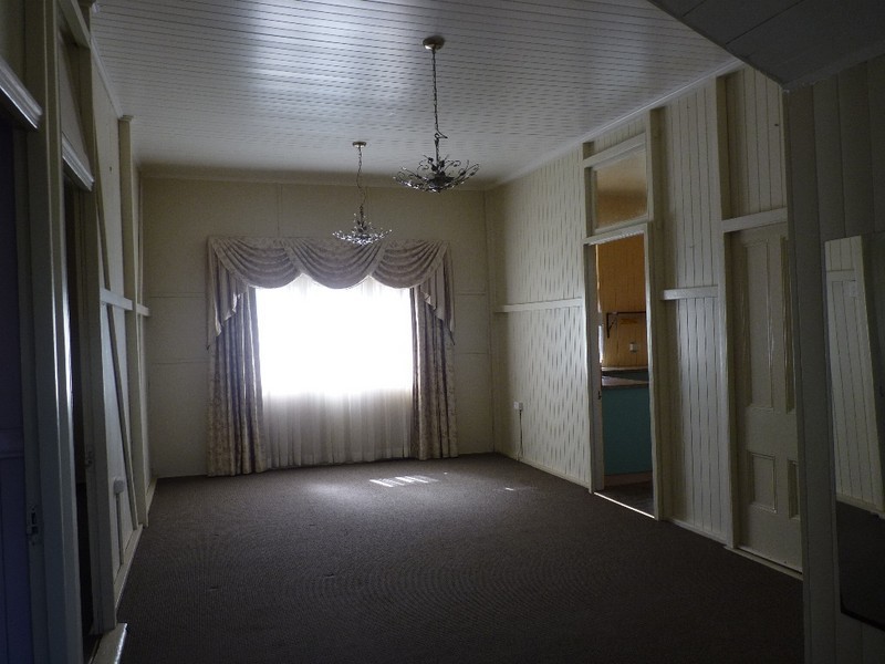 10 Station Street, Jondaryan QLD 4403