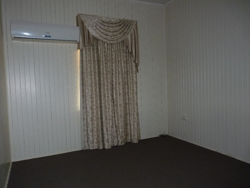 10 Station Street, Jondaryan QLD 4403