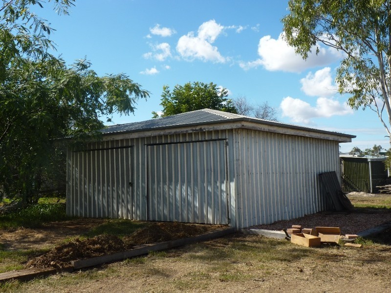 10 Station Street, Jondaryan QLD 4403