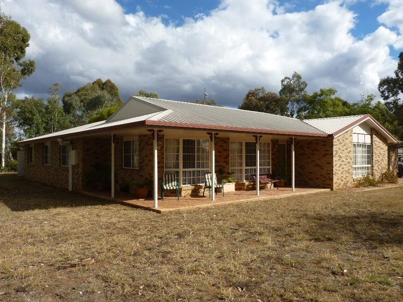 9 Voll Avenue, Oakey QLD 4401