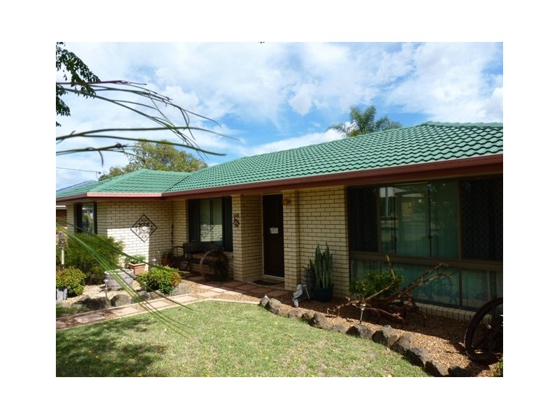 16 Cooper Avenue, Oakey QLD 4401