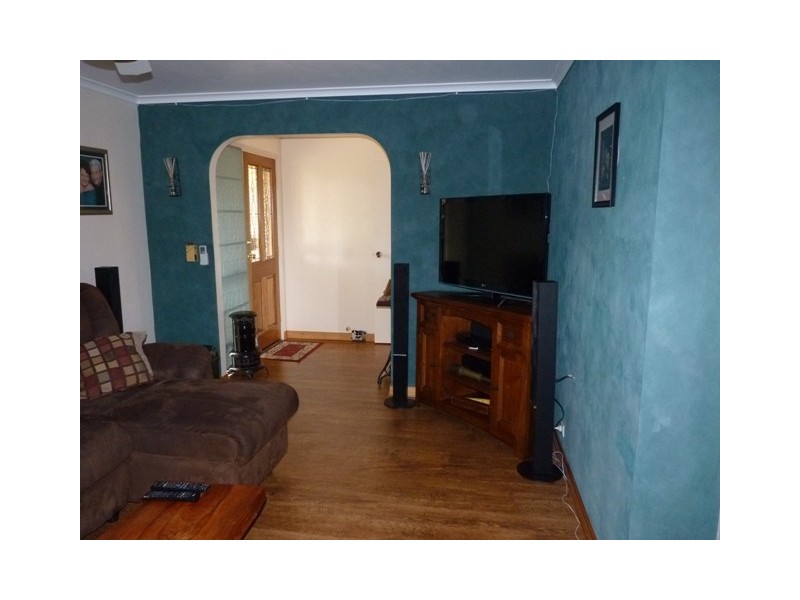 16 Cooper Avenue, Oakey QLD 4401