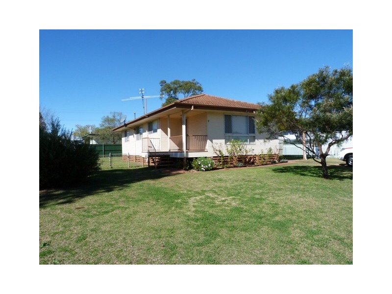 8 King Street, Oakey QLD 4401