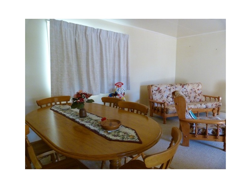 8 King Street, Oakey QLD 4401