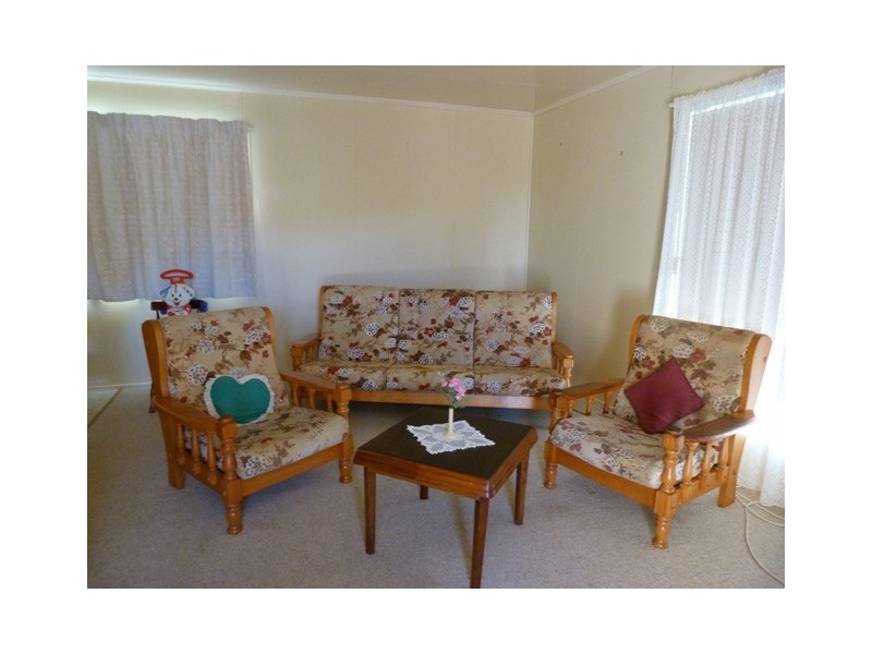 8 King Street, Oakey QLD 4401