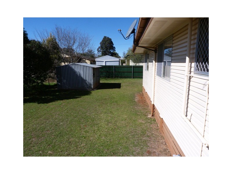 8 King Street, Oakey QLD 4401