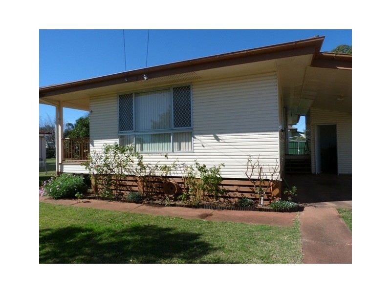 8 King Street, Oakey QLD 4401