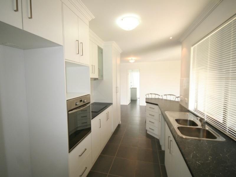 18 Murray Street, Oakey QLD 4401