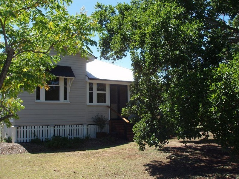 12 Cherry Street, Oakey QLD 4401