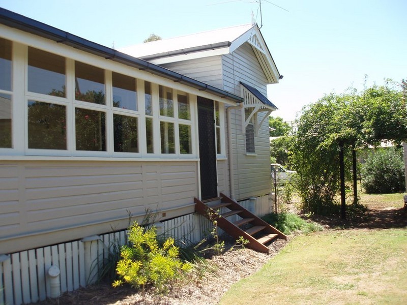 12 Cherry Street, Oakey QLD 4401