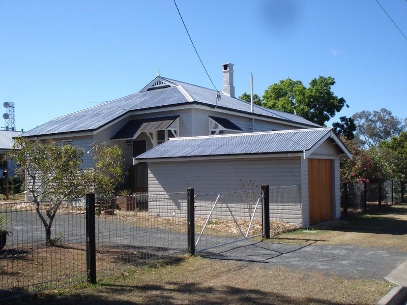 12 Cherry Street, Oakey QLD 4401