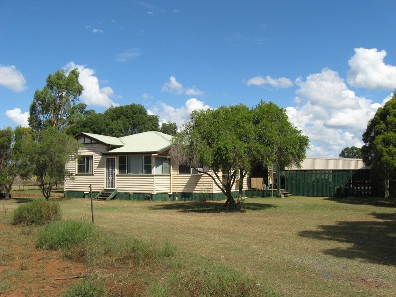 202 Oakey Kelvinaugh Road, Oakey QLD 4401