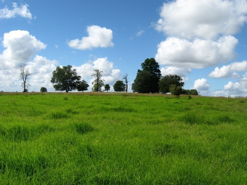 “Oakview” 137 New England H’way, Yarraman QLD 4614