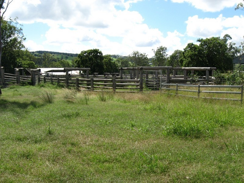 “Oakview” 137 New England H’way, Yarraman QLD 4614