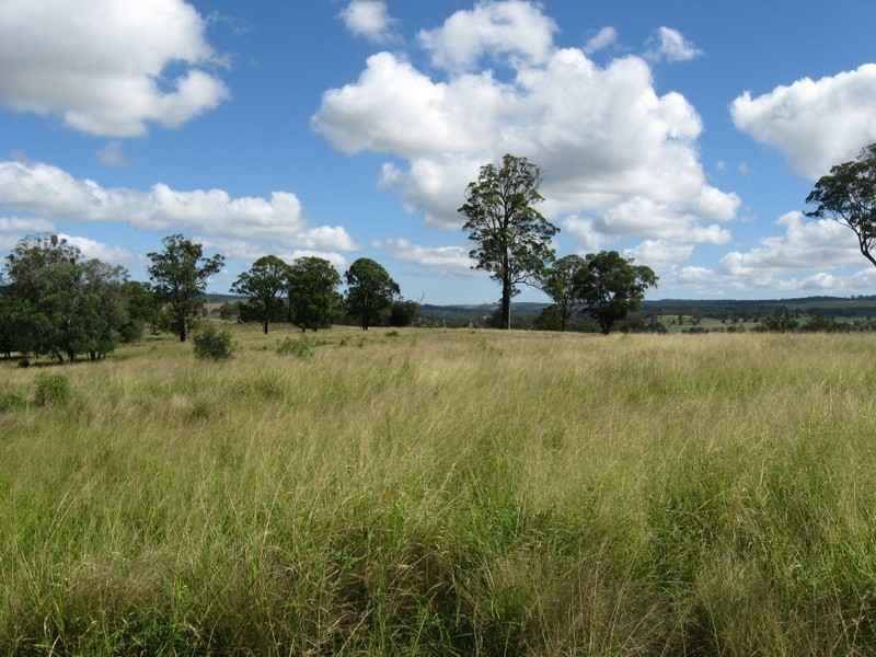 “Oakview” 137 New England H’way, Yarraman QLD 4614