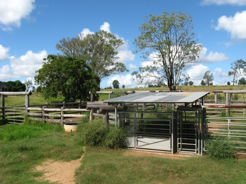 “Oakview” 137 New England H’way, Yarraman QLD 4614