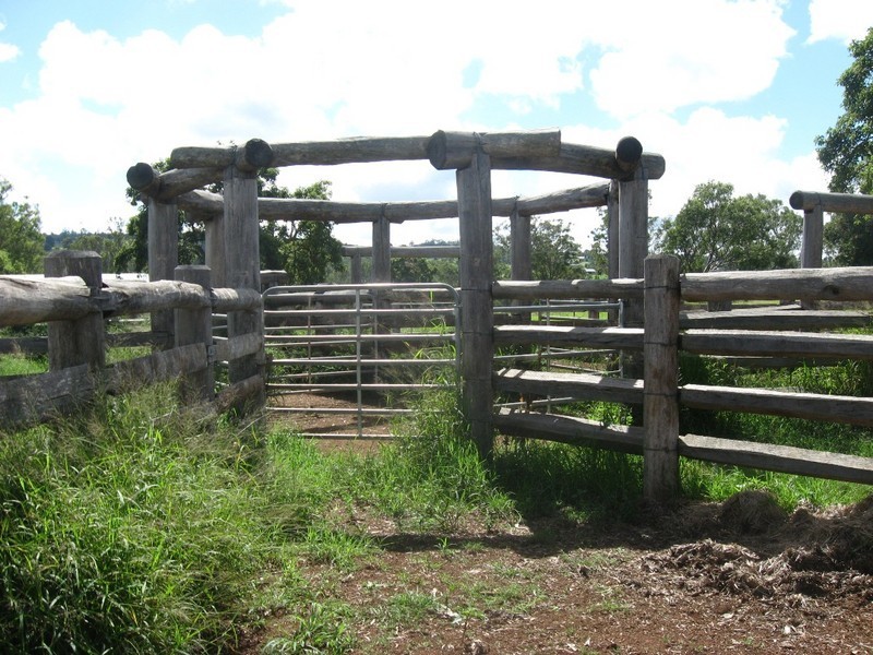 “Oakview” 137 New England H’way, Yarraman QLD 4614