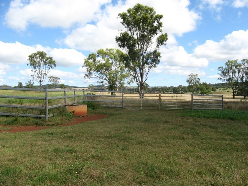 “Oakview” 137 New England H’way, Yarraman QLD 4614