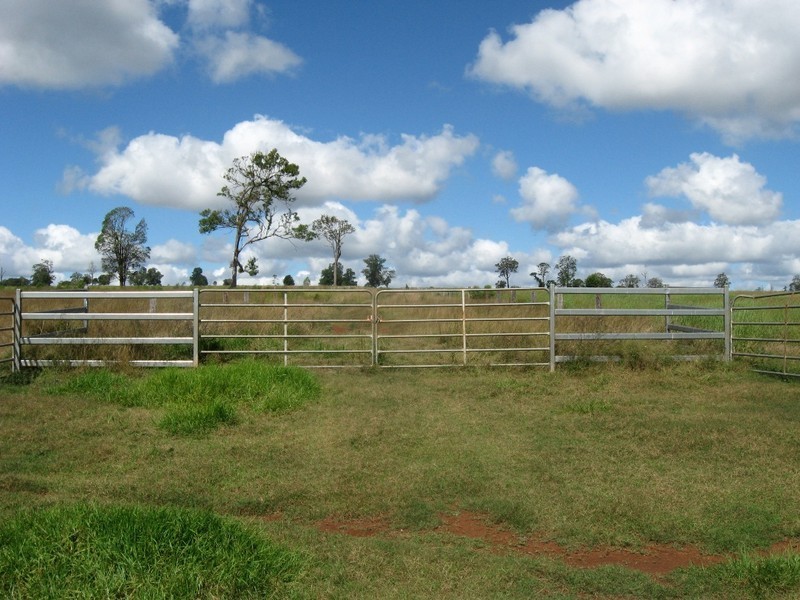 “Oakview” 137 New England H’way, Yarraman QLD 4614