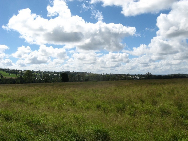 “Oakview” 137 New England H’way, Yarraman QLD 4614