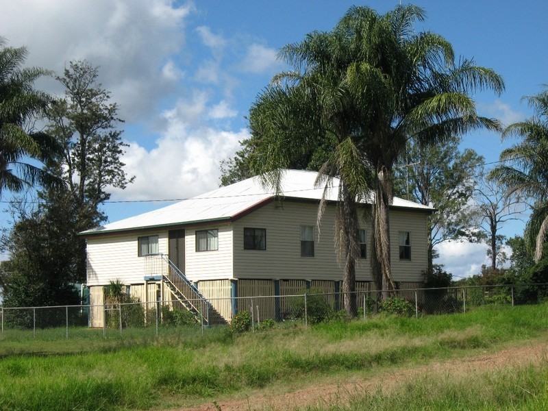 “Oakview” 137 New England H’way, Yarraman QLD 4614