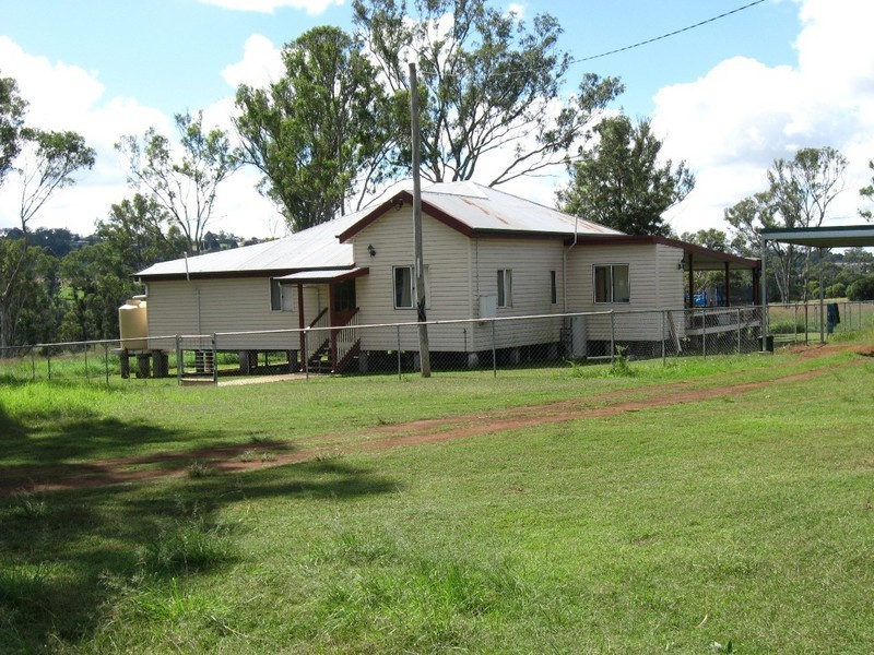 “Oakview” 137 New England H’way, Yarraman QLD 4614