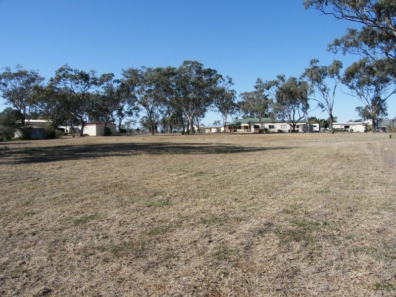 15 Sussex Dve, Oakey QLD 4401