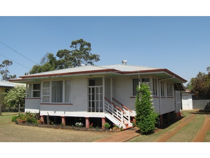 12 Aylmer Street, Oakey QLD 4401