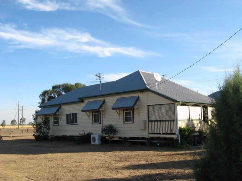 10 Station Street, Jondaryan QLD 4403
