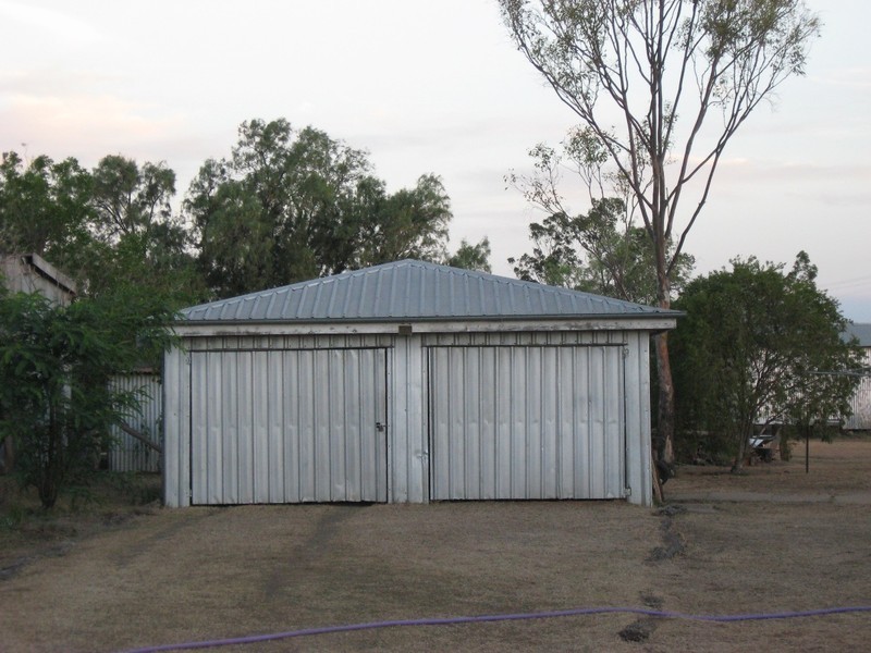 10 Station Street, Jondaryan QLD 4403
