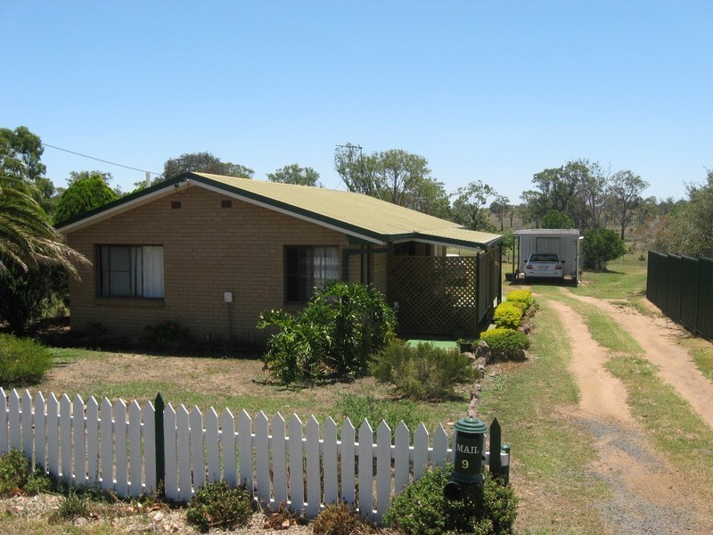 9 Nicholas St, Goombungee QLD 4354