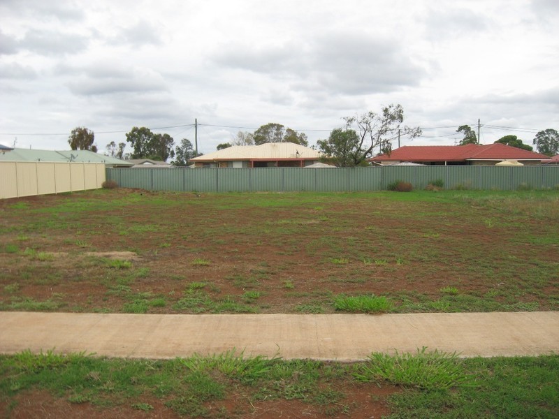 13 Berghofer Drive, Oakey QLD 4401