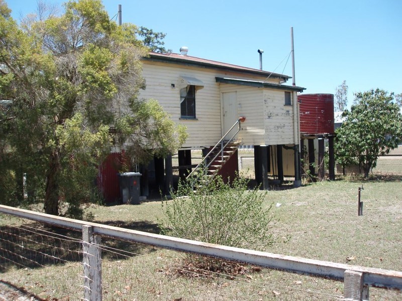 54 Taylor Street, Cecil Plains QLD 4407