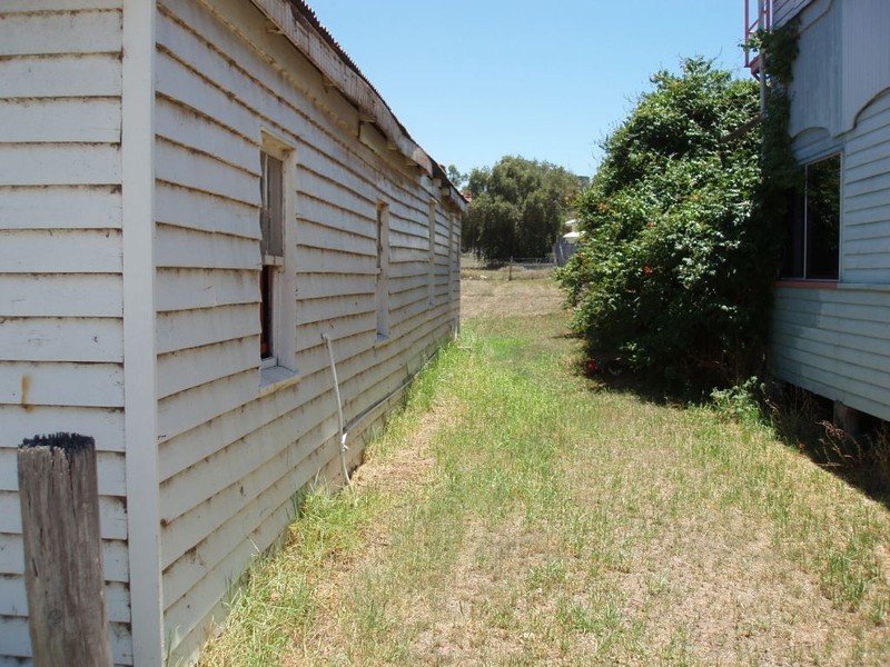 33 Taylor Street, Cecil Plains QLD 4407