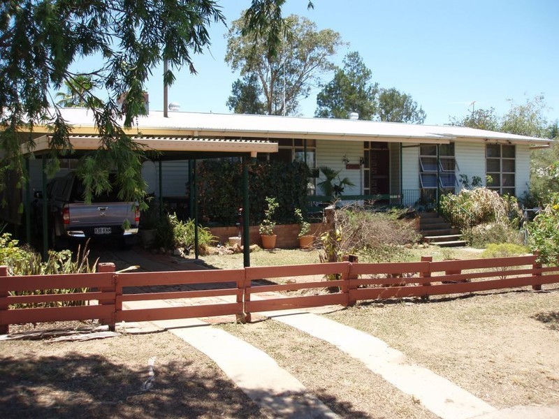 17 Geraghty Street, Cecil Plains QLD 4407