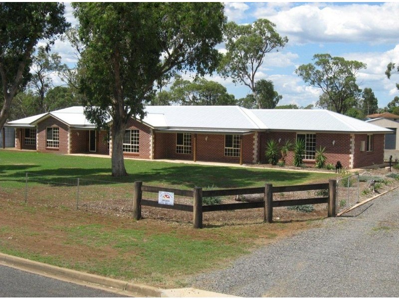 9 Russell Street, Oakey QLD 4401