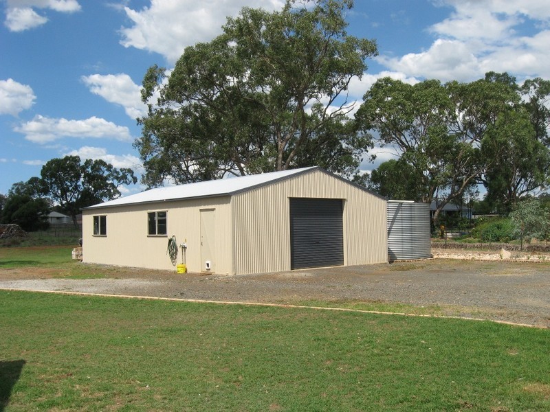 9 Russell Street, Oakey QLD 4401