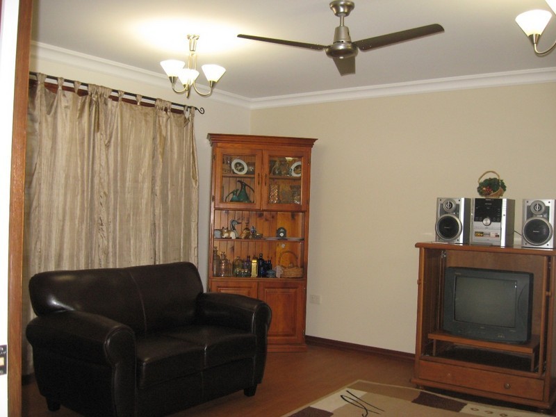 9 Russell Street, Oakey QLD 4401