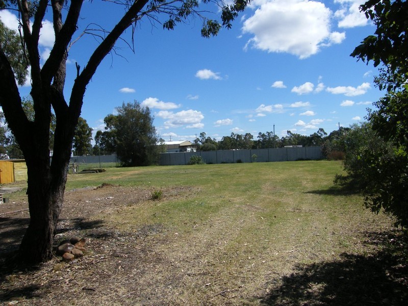 4 Gayle Street, Oakey QLD 4401