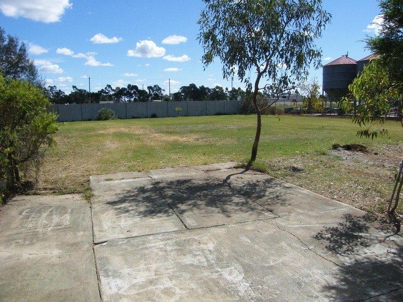 4 Gayle Street, Oakey QLD 4401