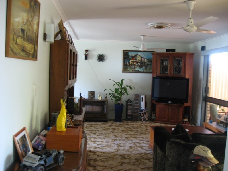 14 Wright Street, Oakey QLD 4401