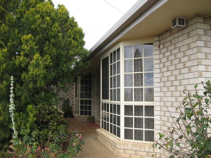 33 Werth Street, Oakey QLD 4401