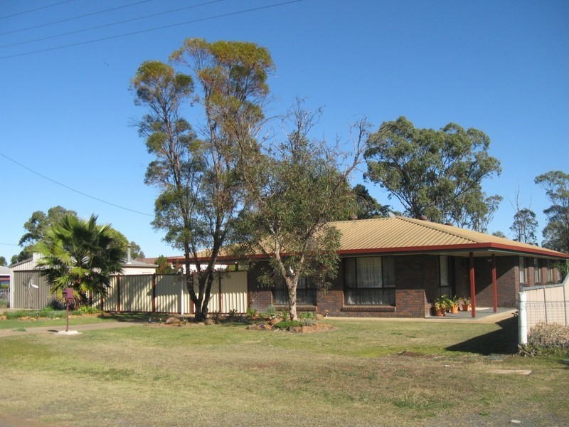 22  West Street, Oakey QLD 4401