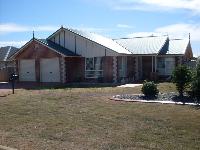 8 Jacquelyn Court, Oakey QLD 4401