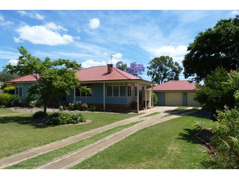 10 Toowoomba Road, Oakey QLD 4401
